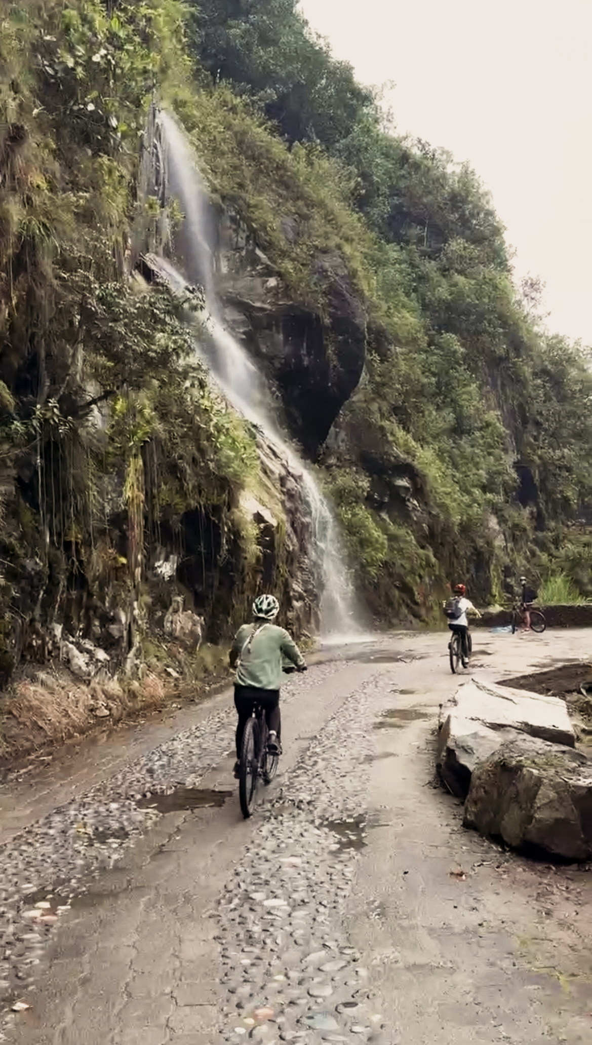 banos ecuador travel guide waterfall trial